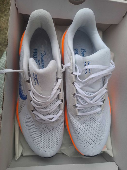 Маратонки  Nike.