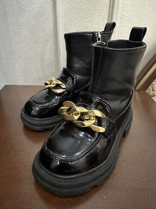 Продам обувь на девочку