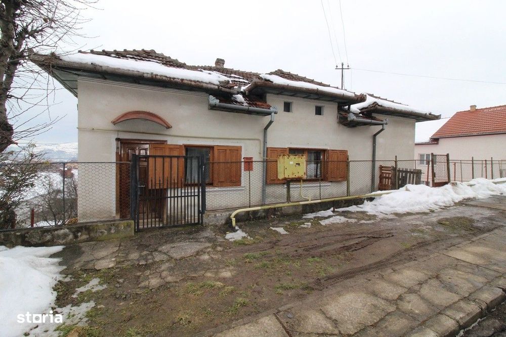Vând casă D+P în Hunedoara, zona Chizid-Botul Calului, teren 350mp...