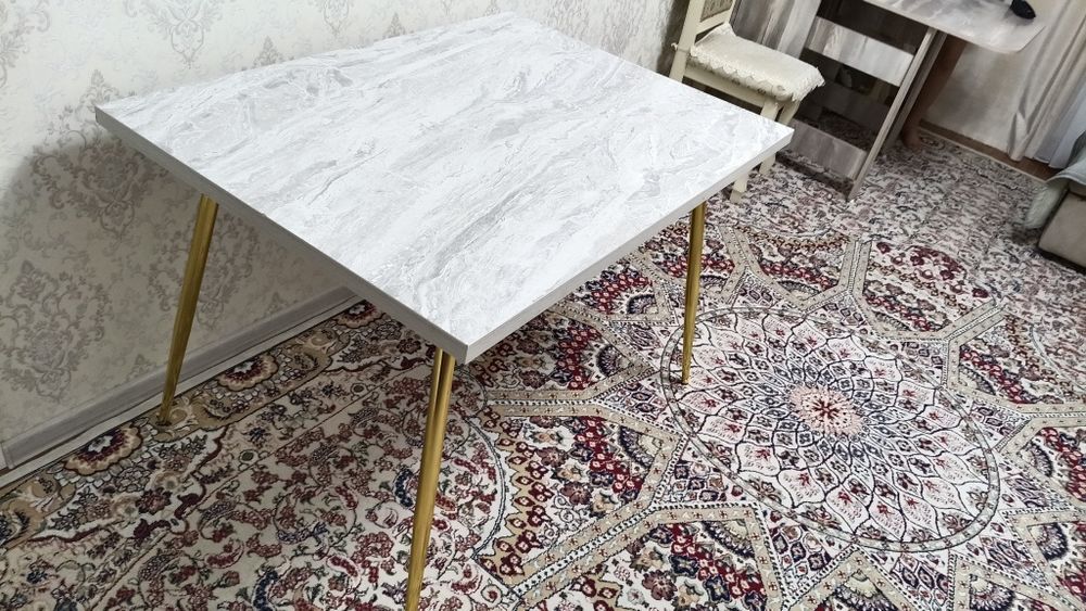 Продам срочно стол