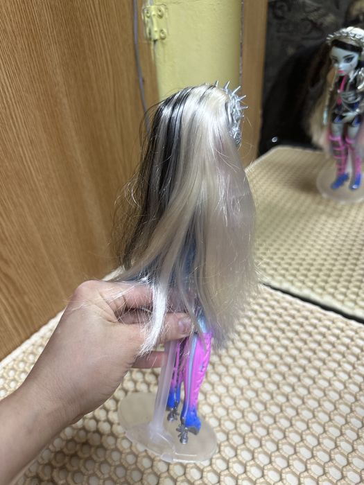 Кукла  монстр хай!