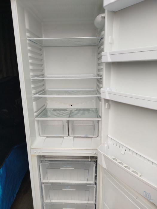 Холодильник большой