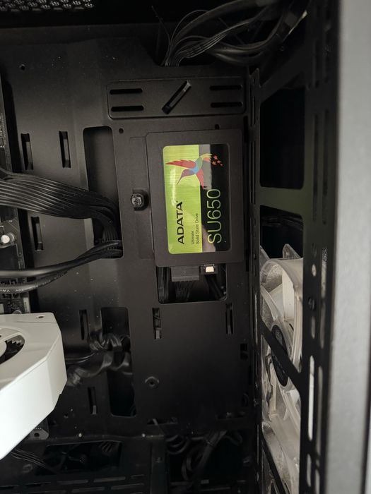 Продавам бюджетен гейминг компютър