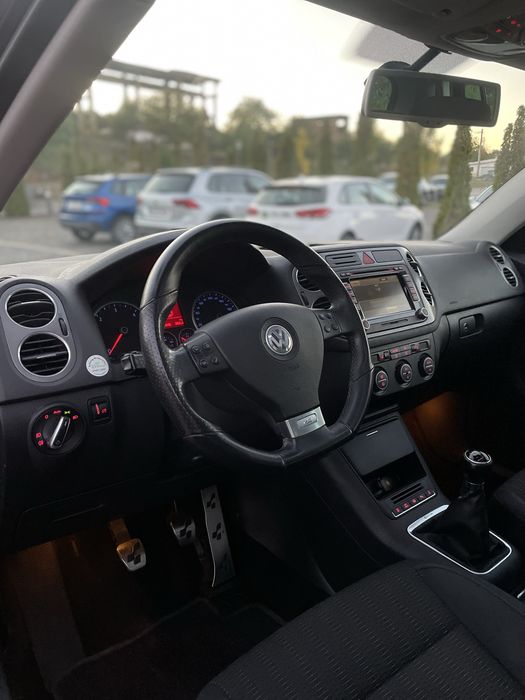 VW TIGUAN 2.0 tdi 4X4 editia R-line carte service euro 5 pretul se afla in descriere