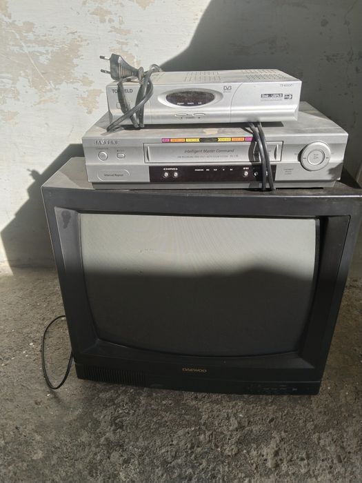 Тилвизор.,тюнар,видеомагнитафон