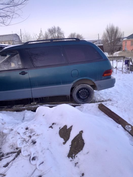 Машина Toyota Previa