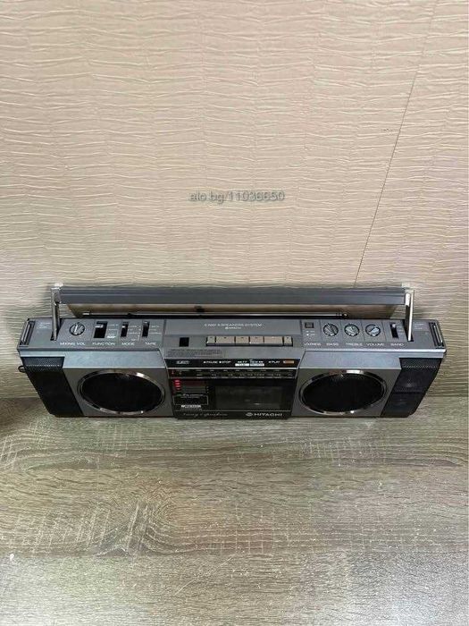 HITACHI TRK-6701W vintage retro boombox