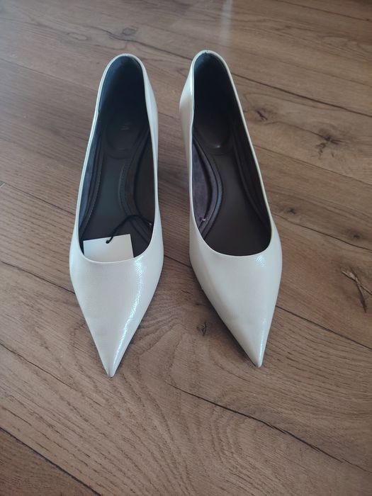 Нови обувки Zara