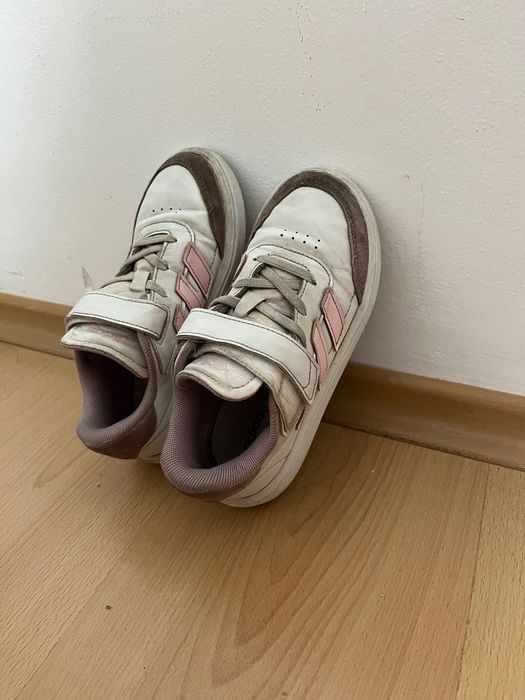 Подарявам детски обувки Adidas 30-ти размер