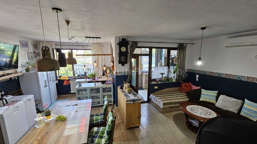 Продава се Къща в с. Тръстиково, Област Бургас - 130 кв.м за 1300 €/кв.м - Снимка #1