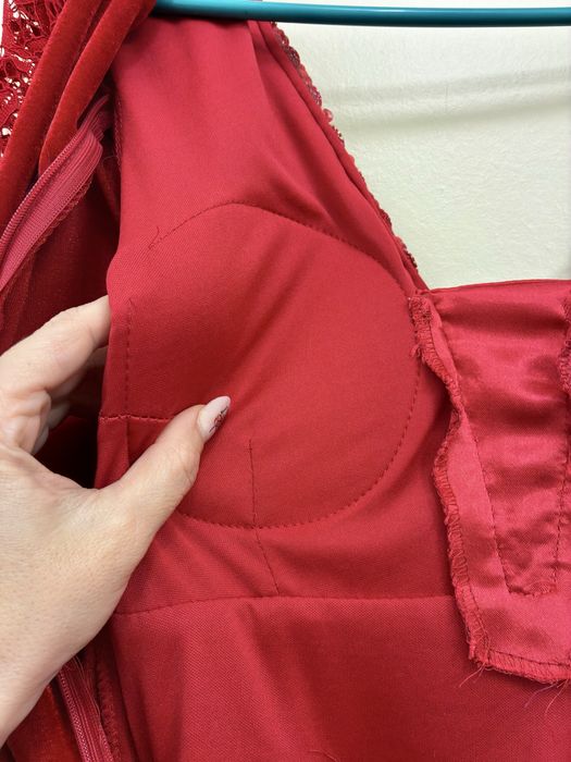 Rochie de ocazie superba din catifea si dantela rosie