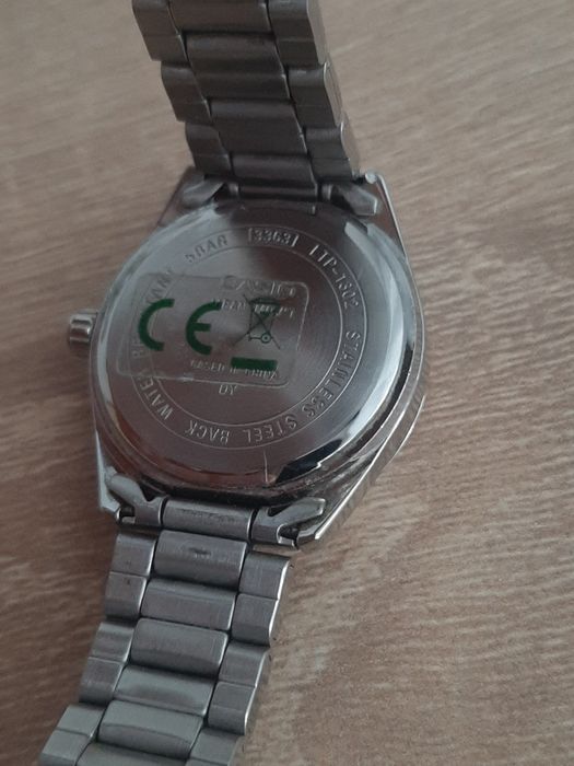 Ceas Casio Elegant Damă – Model Silver cu Ramă Zimțată (Tip Datejust)