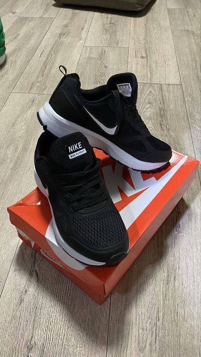 Кроссовки летние