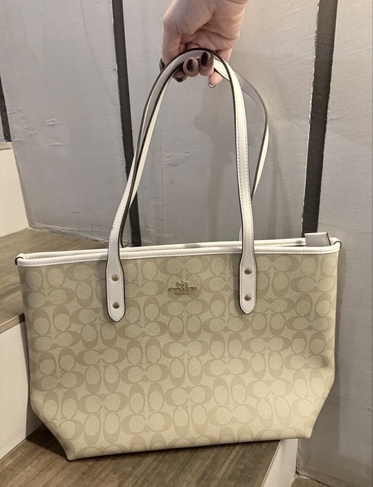 Coach Tote голяма дамска чанта в класически бежов цвят