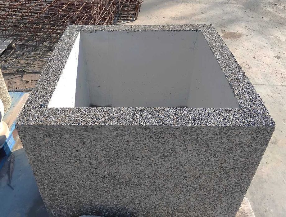 Ghiveci din beton pentru arbori cu piatra naturala  120x120x100 cm