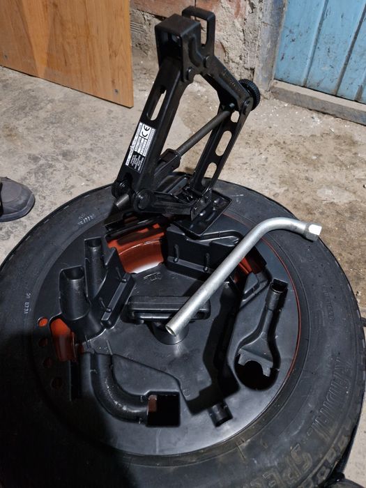 Нова резервна гума тип „патерица“ 14" (4х98) с крик и ключ – за Fiat,