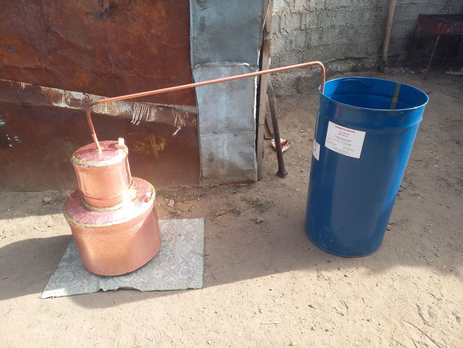 Vând un cazan de țuică din cupru alimentar capacitate de 80l cu fundul de 3mm pereți de 2mm capacul de 1,5mm mai multe detalii la telefon