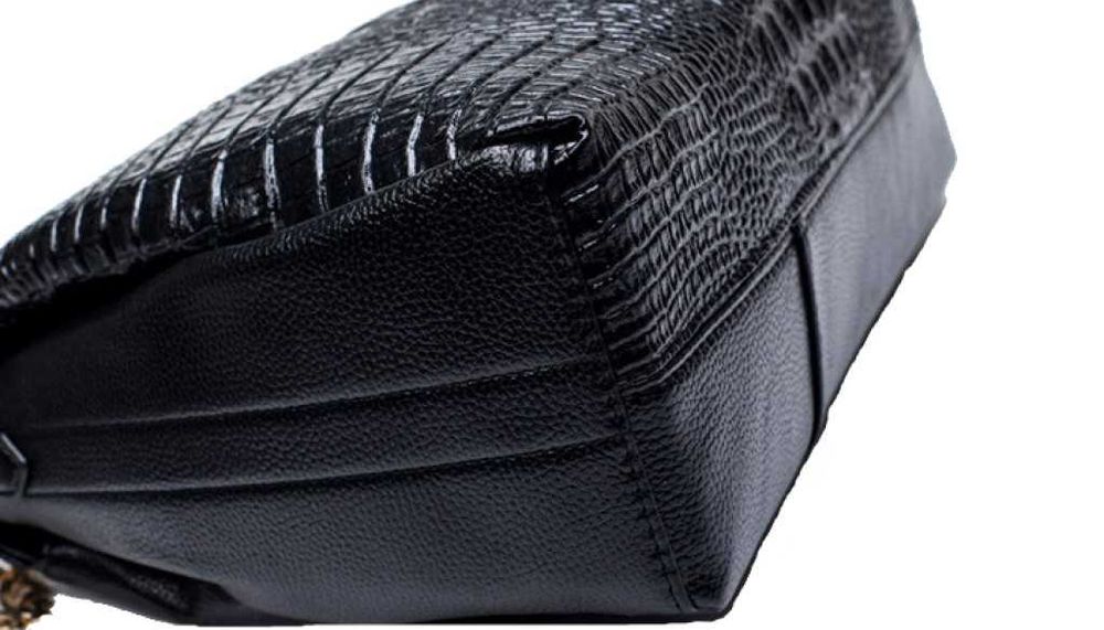 Елегантна чанта в черен цвят