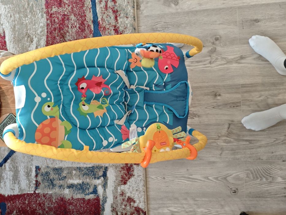 Șezlong bebeluși cu vibratii și 2 pozitii de inclinare