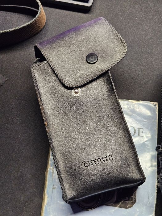 Set Canon EOS 50E + Obiectiv Canon EF 28-105mm f/3.5-4.5 USM cu flash, strap si geanti incluse