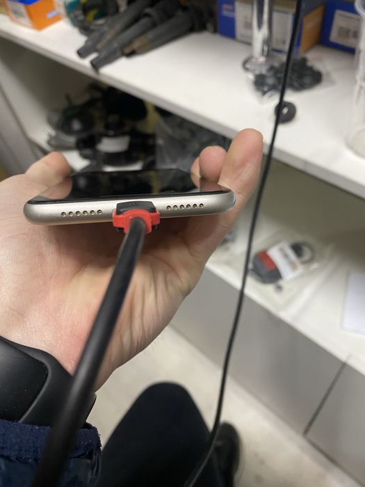 Продам Iphone 11 идеальный.