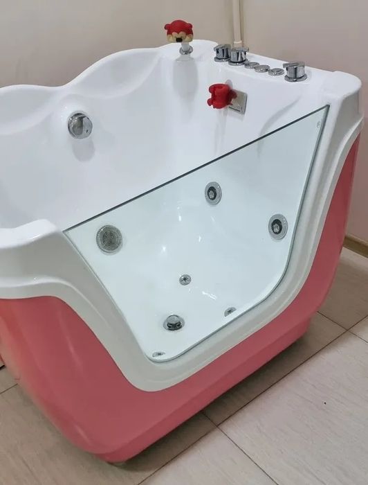 Эта детская гидромассажная ванна (baby spa) имеет качество супер 100%