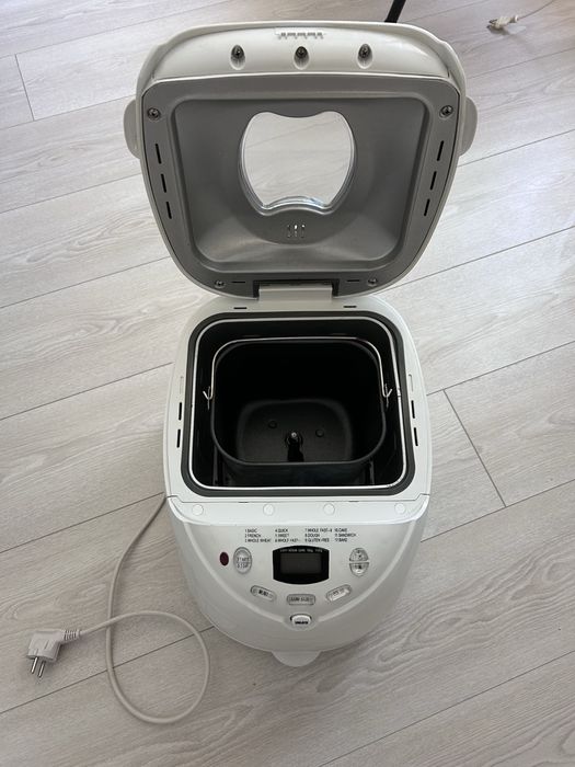 Продавам професионална хлебопекарна машина Quigg модел BM1-L