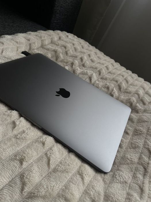 Macbook M1, 2020 года