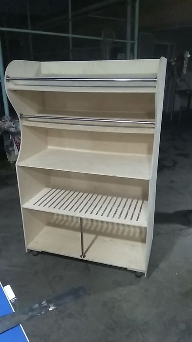 Нон полка, витринная полка для хлебо булочных изделий