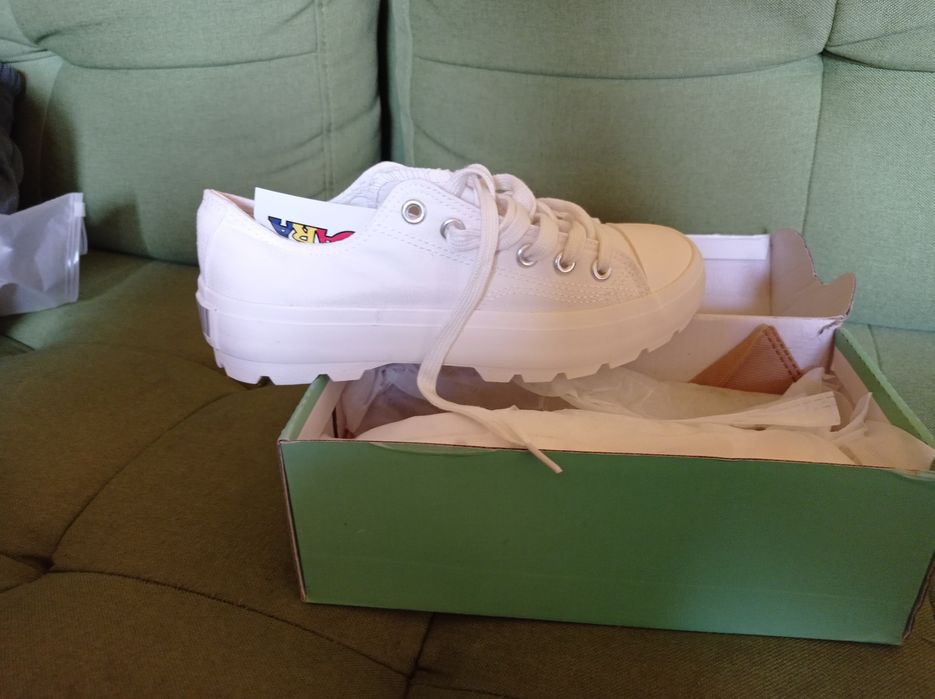 Pantofi sport albi noi 39