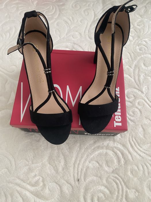 Обувки от Tendenz