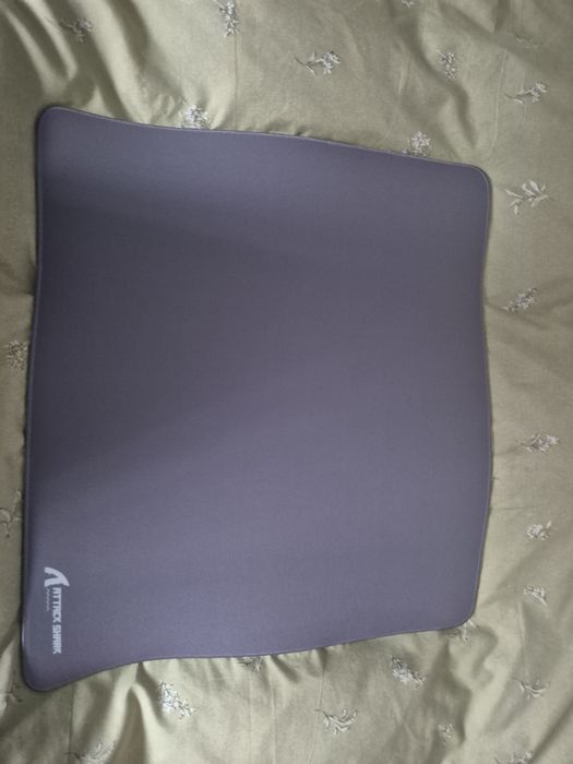 Vând mouse pad attackshark
