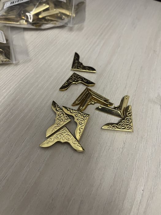 Уголки для блокнотов и папок