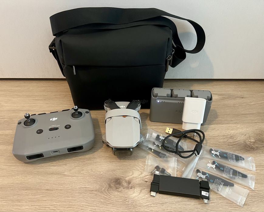 DJI Mini 2 Fly More Combo