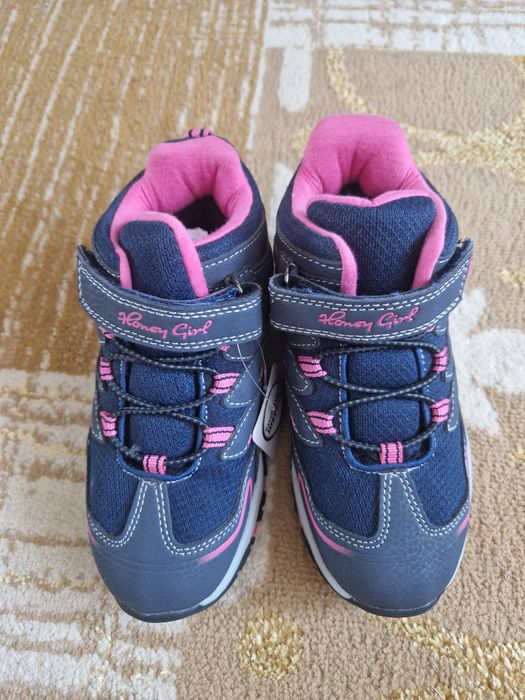 Продам новую детскую обувь