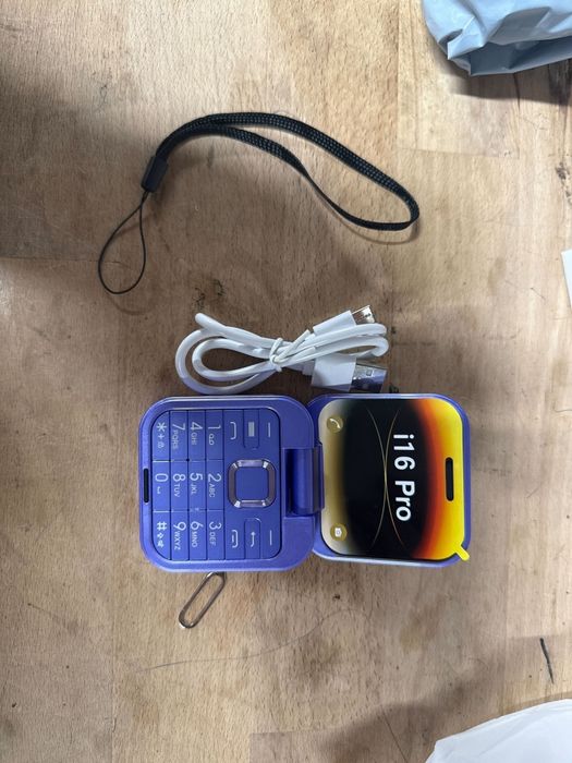 Сгъваем мобилен телефон i16 Pro – 2 SIM, камера, фенерче, FM радио