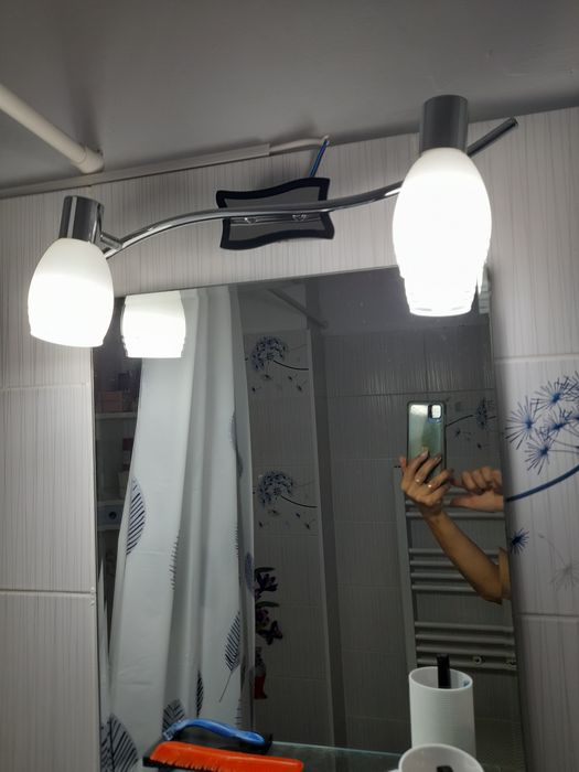 Vând oglinda cu 2 spoturi