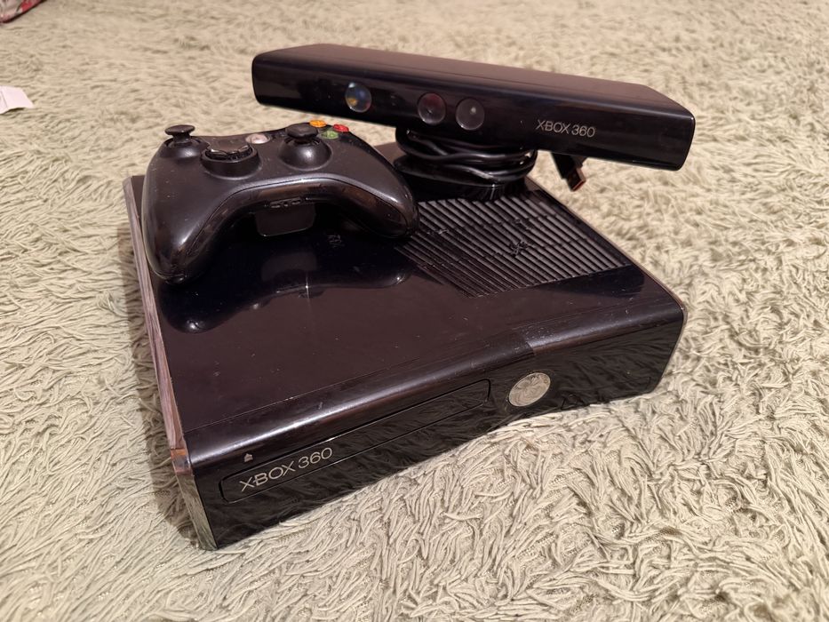 Xbox 360 с Kinect (Прошитая, отличный комплект)