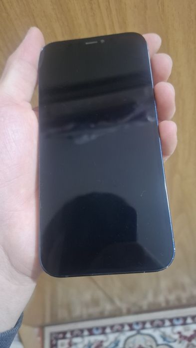 Продаю айфон  12