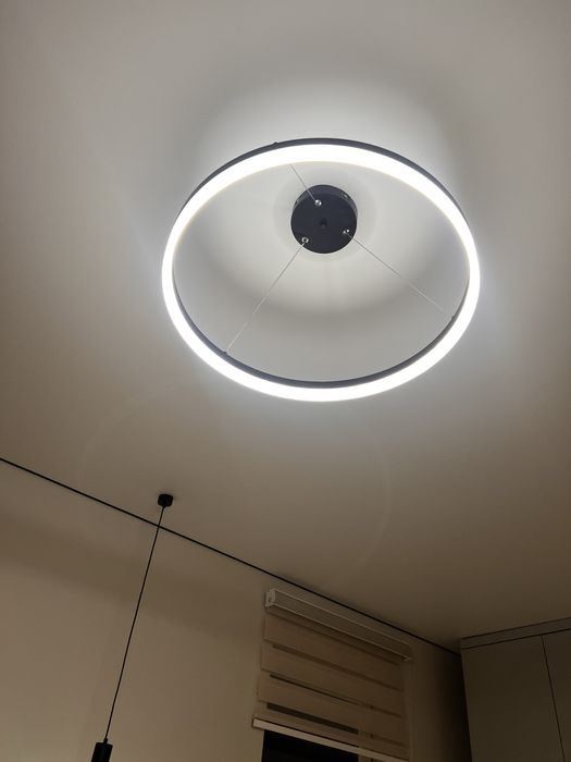 Продам люстры новые