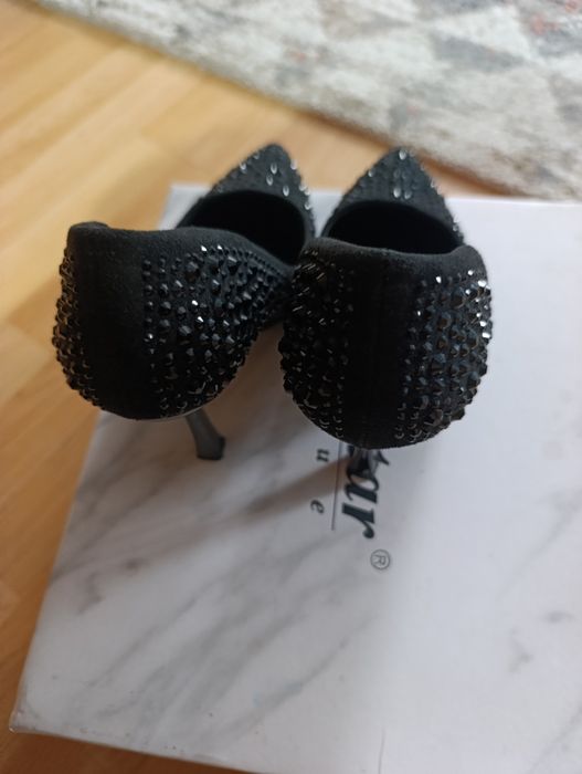 Елегантни дамски обувки