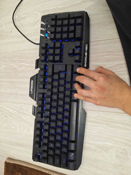 Tastatură de gaming rgb