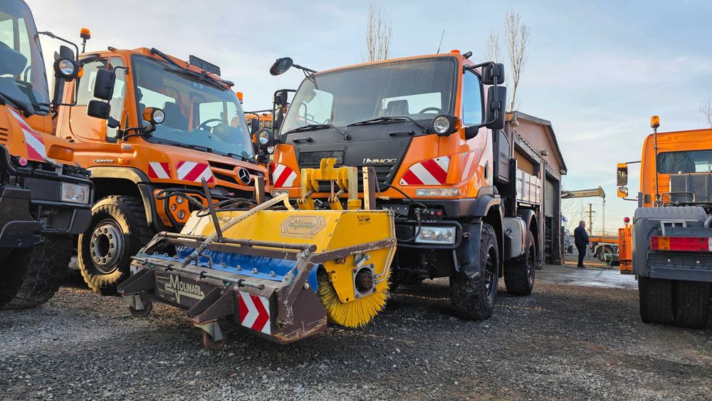 Unimog / Utilaj cu perie si bazin de apa U400