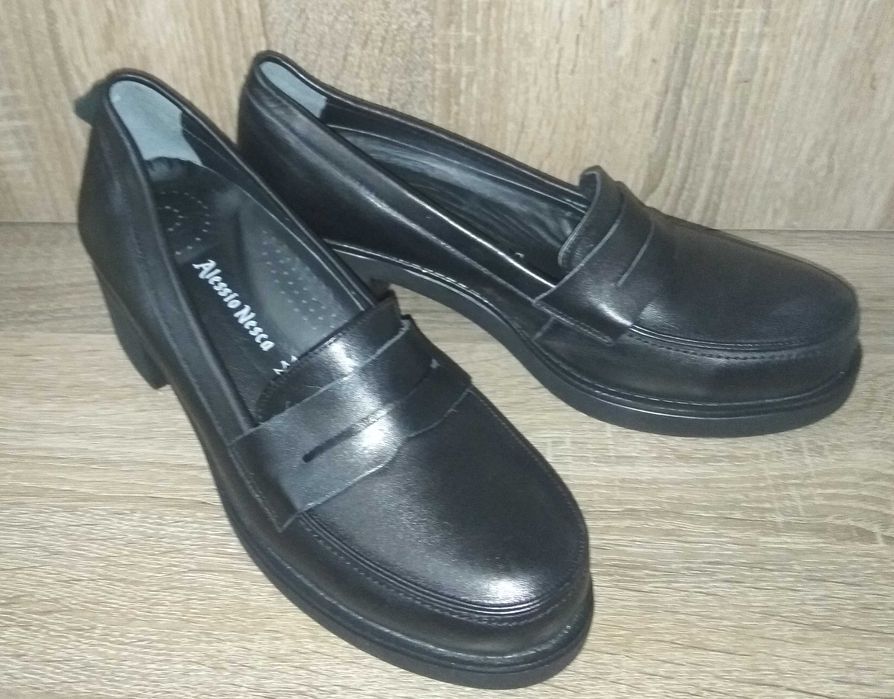 Продам женские туфли