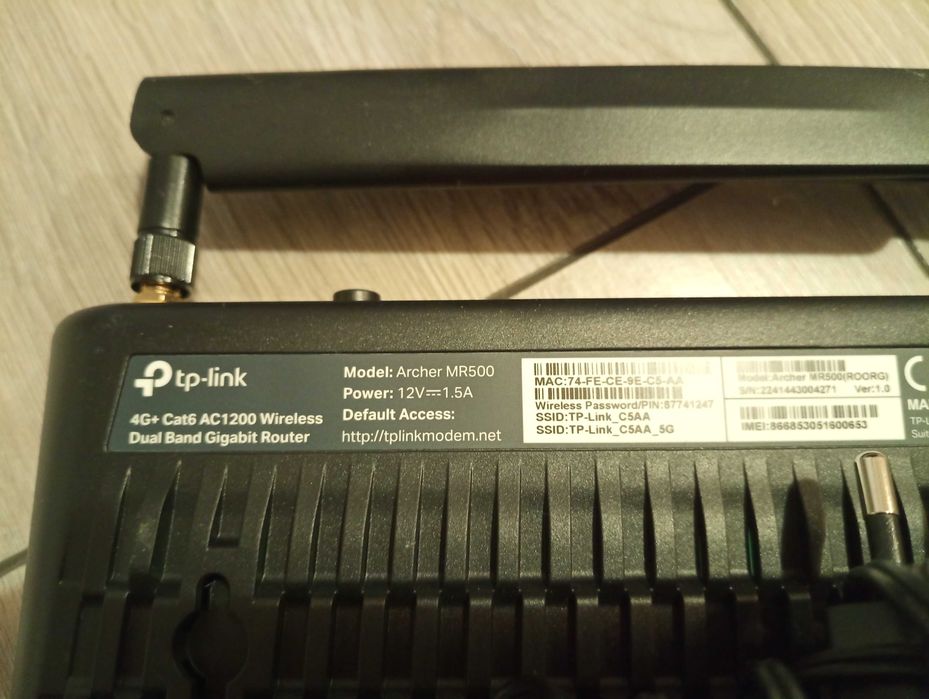 Vând router wireless tp-link, model Archer MR500, 4G+ Cat6 AC1200