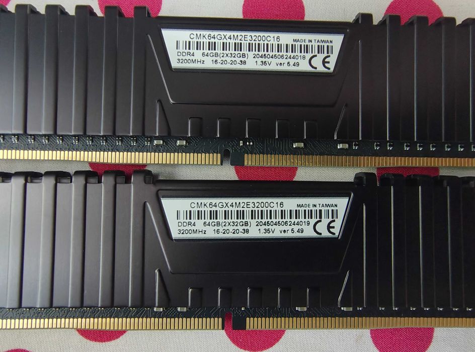 Memorie Corsair Vengeance LPX Black 64GB DDR4 (2x32 GB) 3200MHz.