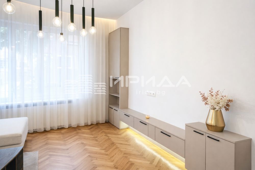 Ремонтиран тристаен апартамент до пл. Руски паметник