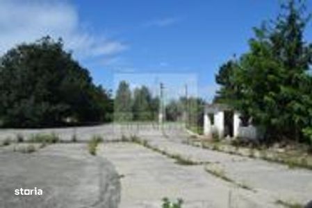 Proprietar vand 50.500 mp cu hale • Acces rutier și feroviar
