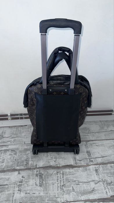 Troler valiza avion bagaj de mana nou Louis Vuitton