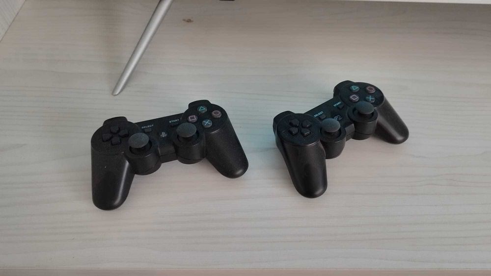 Playstation 3/PS3 modat/4 manete/charge station/HDD 320 GB extern